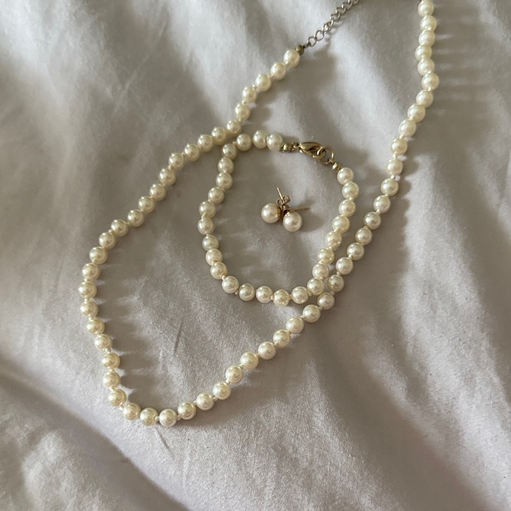 Elegant Pearl Jewelry Set